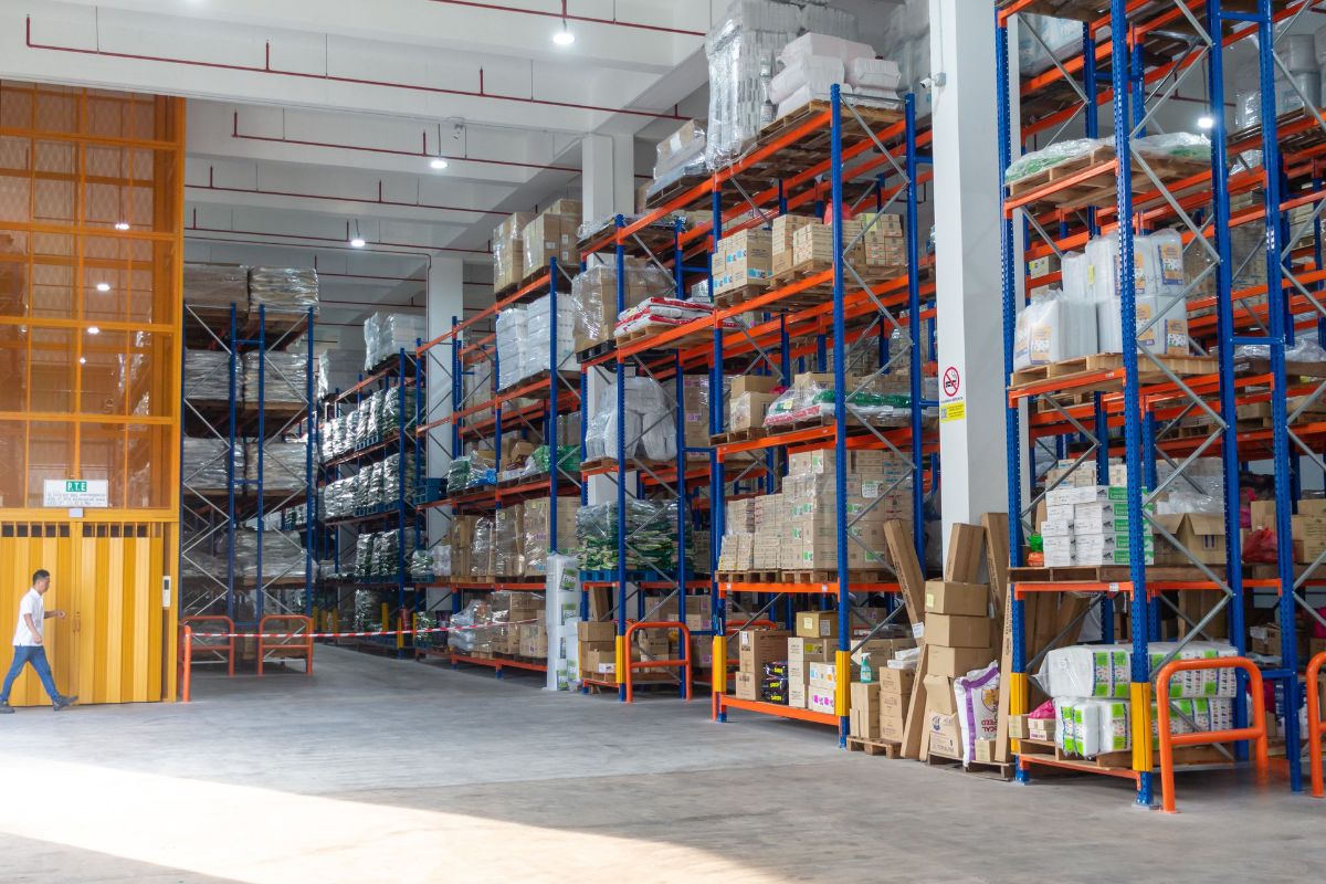 Qian Hu Malaysia warehouse supporting aquarium and pet product distribution
